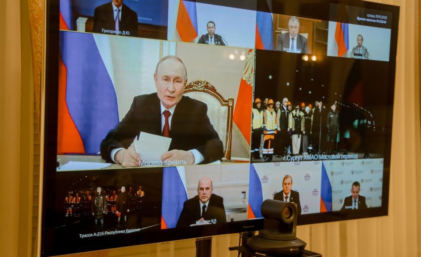 Владимир Путин по видеосвязи открыл важные транспортные объекты в регионах