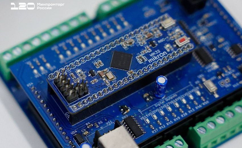 В Москве запустили тестовое производство фотонных интегральных схем