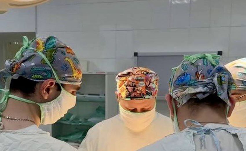 Российские врачи провели уникальную операцию по протезированию сустава