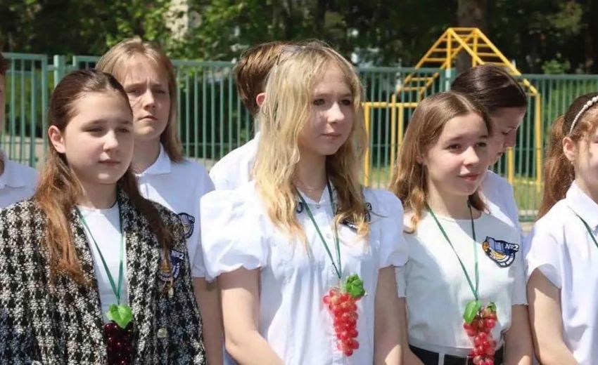В школе № 2 в Анапе открылась площадка по выращиванию винограда