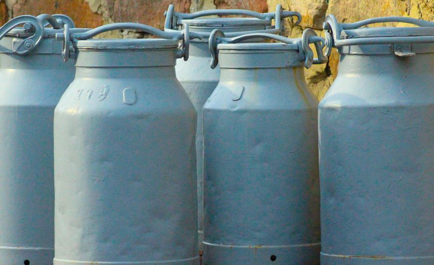 Продавцов бочкового молока в Калуге освободили от арендной платы