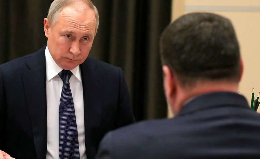 Путин назвал поддержку занятости одним из основных направлений работы кабмина